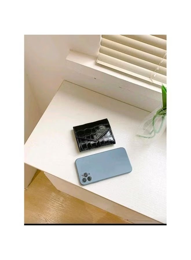 زوبا محفظة نسائية فاخرة بنقشة جلد التمساح – تصميم ميني أنيق وصغير الحجم بفتحات متعددة للكروت وجيب للنقود الورقية والعملات المعدنية – خامة جلد متينة لامعة وسهلة الحمل داخل أي شنطة – تنظيم مثالي وراحة يومية في محفظة واحدة مدمجة وعصرية - لون اسود - Image 3